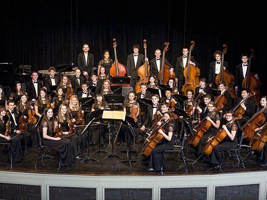 Grosse Pointe South Gymnasium Michigan, USA Symphonie Orchester & Band spielt in Wien auf