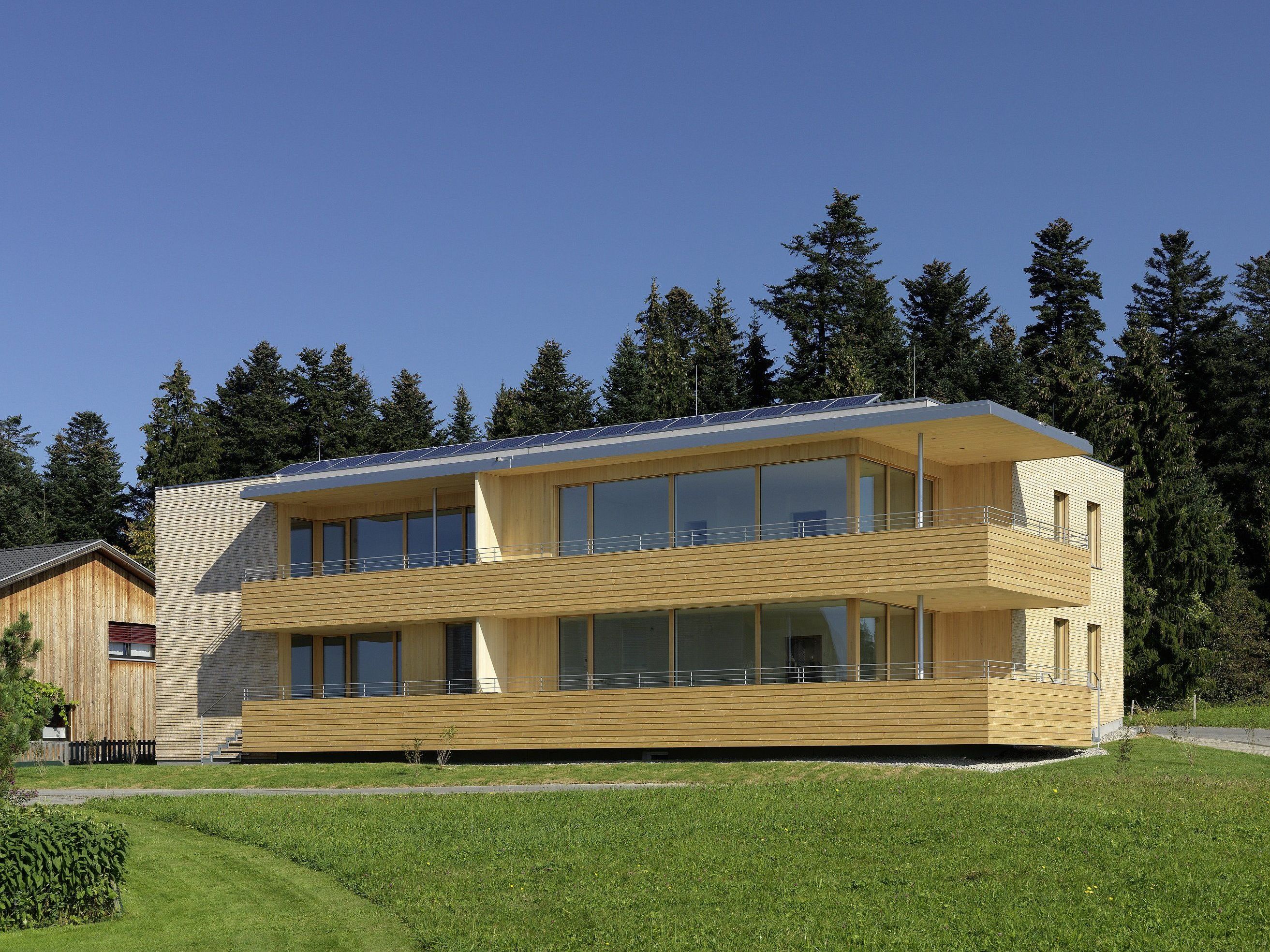 Das Passiv-Mehrfamilienhaus in Sulzberg wurde auf der Ecobuild in London einem internationalen Fachpublikum präsentiert. Das Passiv-Mehrfamilienhaus in Sulzberg wurde auf der Ecobuild in London einem internationalen Fachpublikum präsentiert.