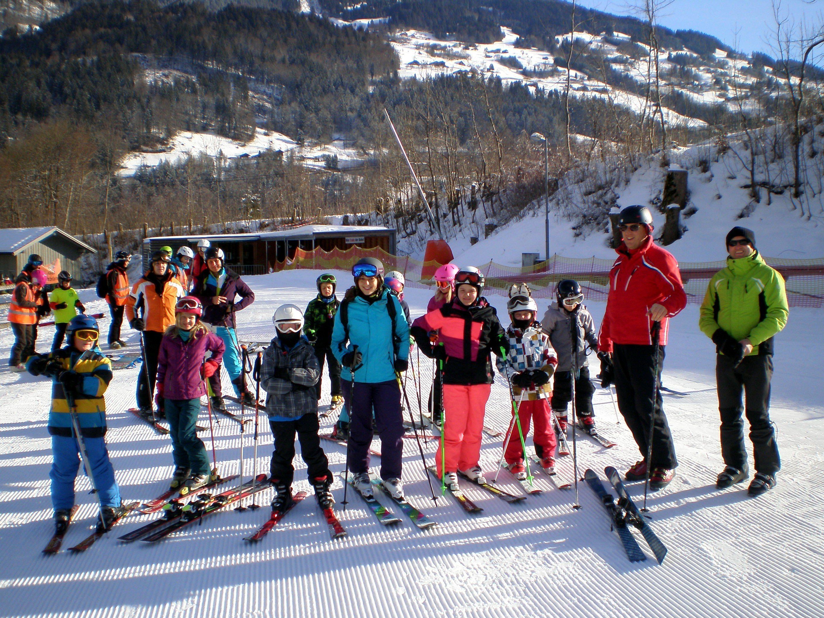 Spaß im Schnee: Schulskitage der Nenzinger Volksschule. Spaß im Schnee: Schulskitage der Nenzinger Volksschule.