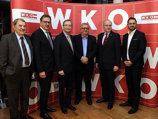 Ergebnis der WK-Wahl wurde präsentiert: v.l.n.r Richard Schenz, Matthias Krenn (RfW), Christoph Leitl (ÖVP), Christoph Matznetter (SWV), Volker Plass (Grüne) und Markus Ornig (NEOS)