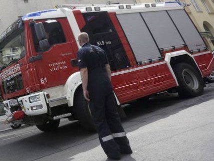 Zwei Verletzte forderte ein Brand im 23. Bezirk.