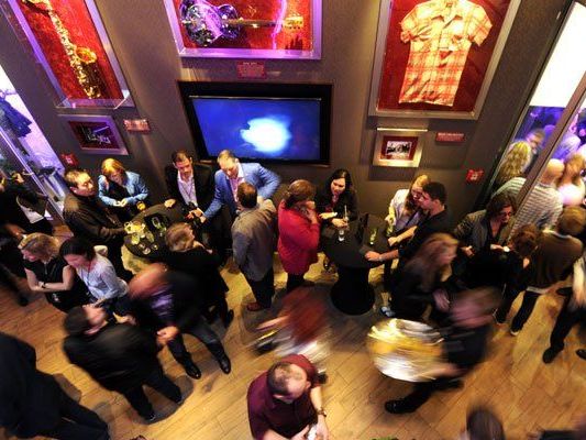 Im Hard Rock Cafe in Wien finden regelmäßig Konzerte statt. Im Hard Rock Cafe in Wien finden regelmäßig Konzerte statt.