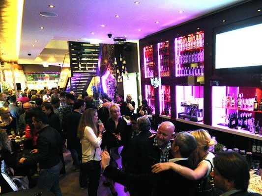 Im Hard Rock Cafe Wien finden regelmäßig Konzerte statt. Im Hard Rock Cafe Wien finden regelmäßig Konzerte statt.