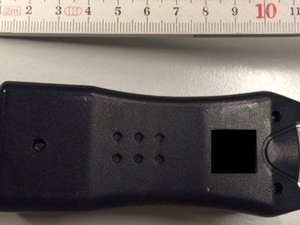 Dieser Elektroschocker wurde bei dem 31-Jährigen gefunden. Dieser Elektroschocker wurde bei dem 31-Jährigen gefunden.