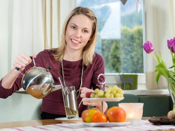 Sabrina wird bald 24 und legt seit Kurzem großen Wert auf ausgewogene Ernährung und trinkt gerne Tee. Gesundheit hat für sie Vorrang! Sabrina wird bald 24 und legt seit Kurzem großen Wert auf ausgewogene Ernährung und trinkt gerne Tee. Gesundheit hat für sie Vorrang!