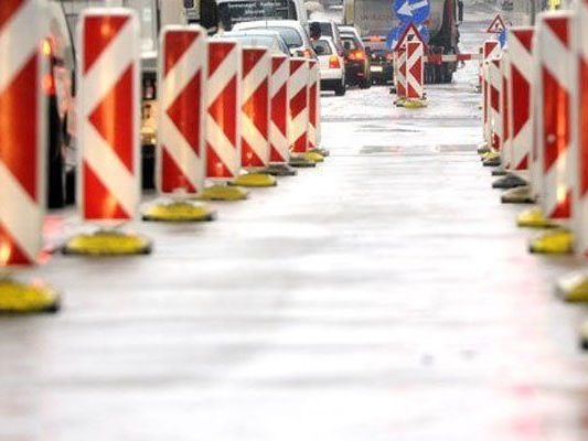 Bauarbeiten an der Rosenhügelstraße. Bauarbeiten an der Rosenhügelstraße.