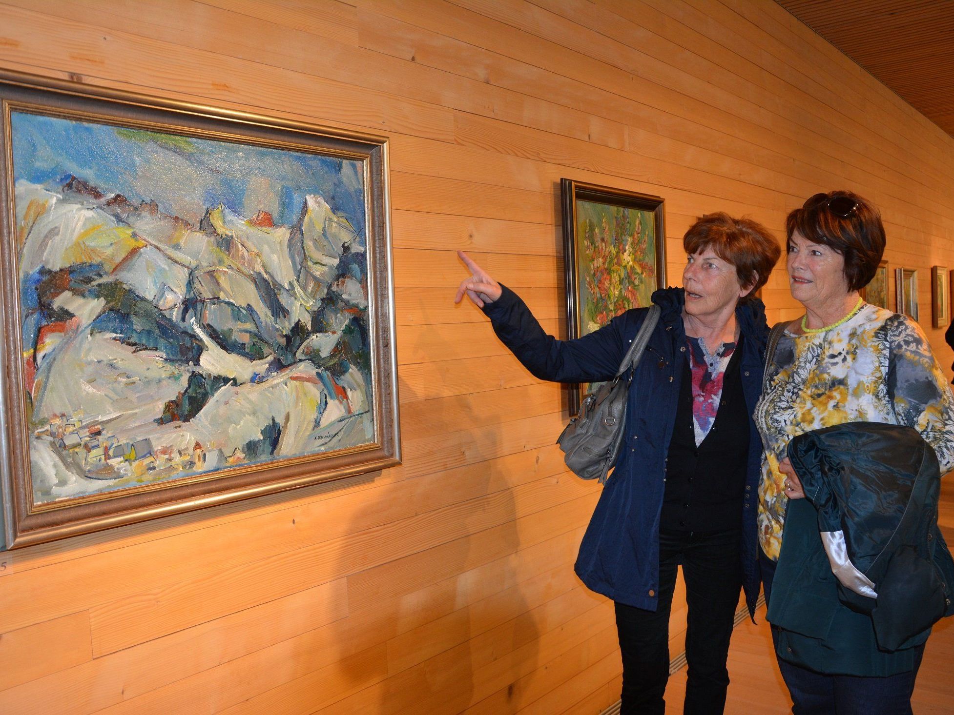 Auch die Ölbilder Schwärzlers fanden rege Beachtung. Auch die Ölbilder Schwärzlers fanden rege Beachtung.