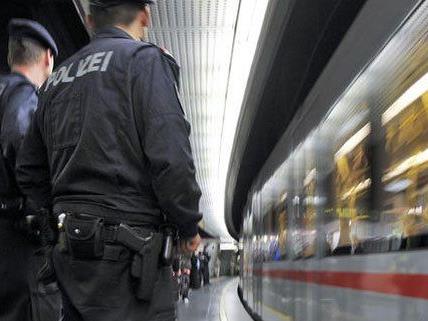Ein Mann flüchtete bei einer Kontrolle auf die U-Bahn-Gleise.