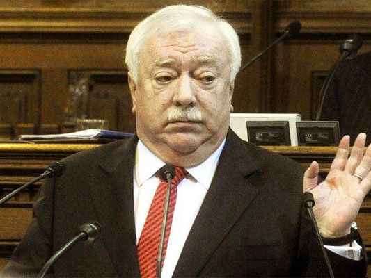 Bürgermeister Michael Häupl während der Sitzung im Wiener Landtag. Bürgermeister Michael Häupl während der Sitzung im Wiener Landtag.