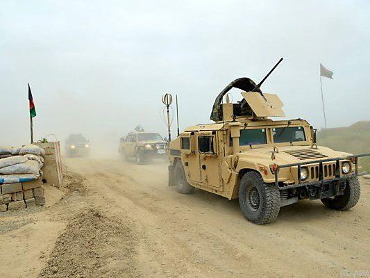 Sicherheitskräfte patrouillieren in Kunduz