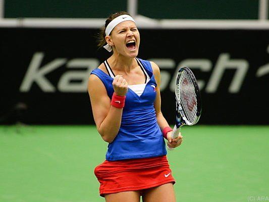 Lucie Safarova gewann gegen Caroline Garcia mit 4:6,7:6(1),6:1
