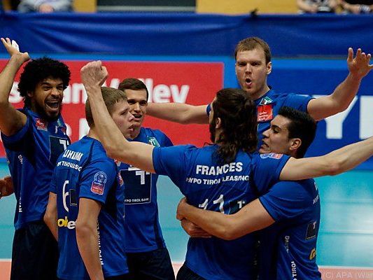 Meisterfeier Nummer acht für die Tiroler Volleyballer Meisterfeier Nummer acht für die Tiroler Volleyballer