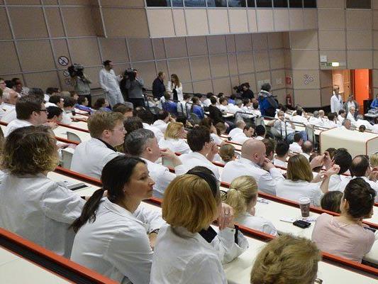 Wiener Spitalsärzte drängen bei Betriebsversammlung auf Verhandlungslösung bis Anfang Mai