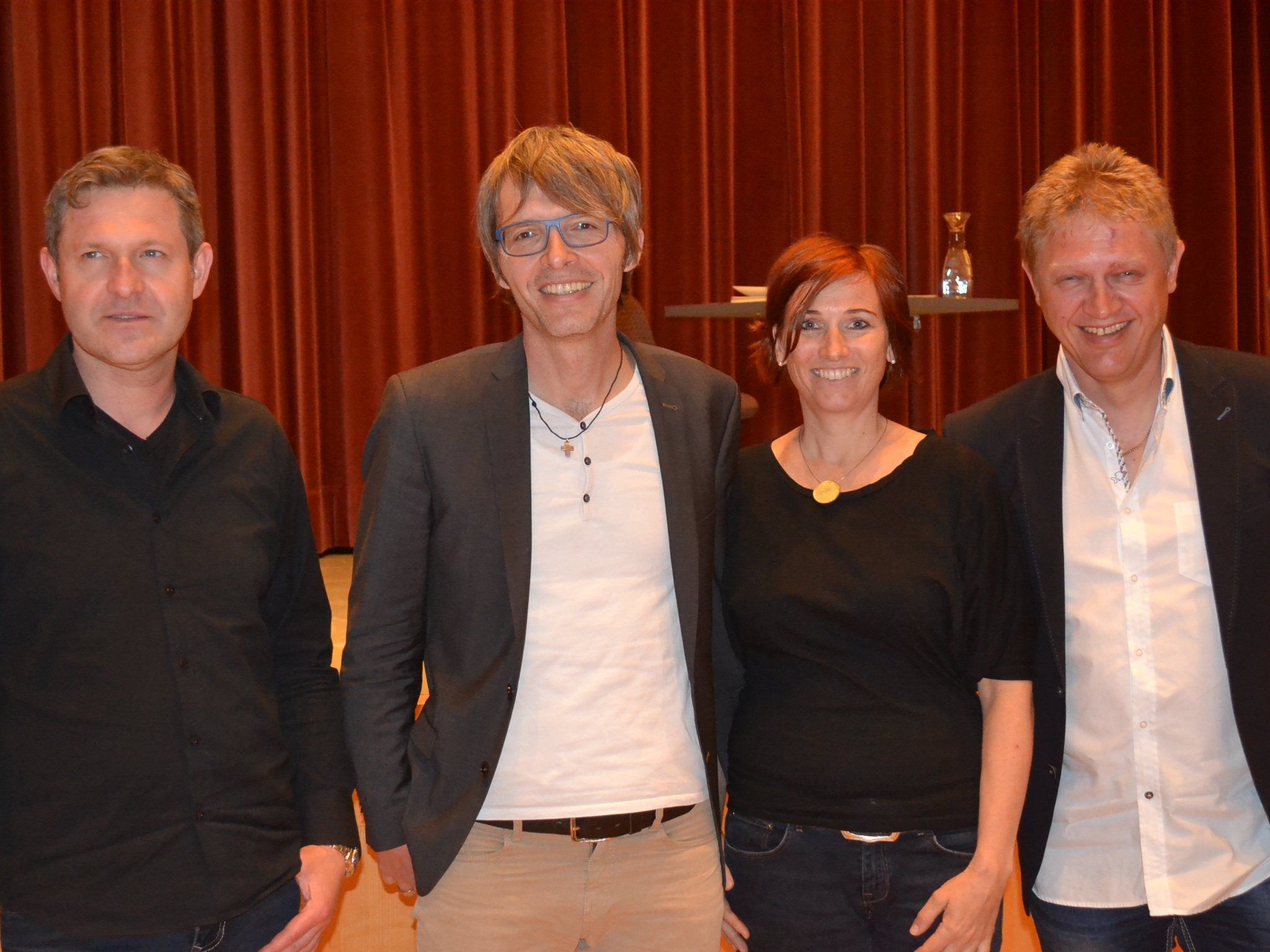 Autor Alexander Jehle mit Patrick Honeck, Tamara Jehle und Michael Hartmann. Autor Alexander Jehle mit Patrick Honeck, Tamara Jehle und Michael Hartmann.