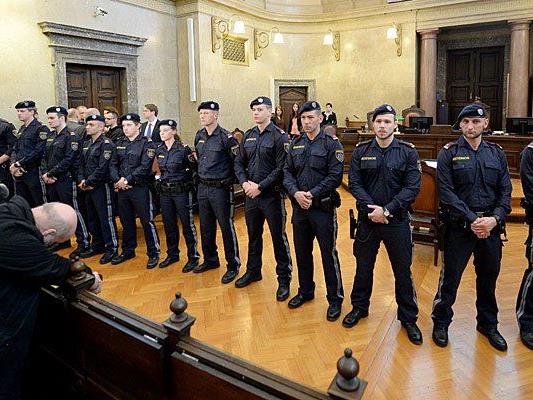 Großes Polizeiaufgebot beim Aliyev-Prozess in Wien