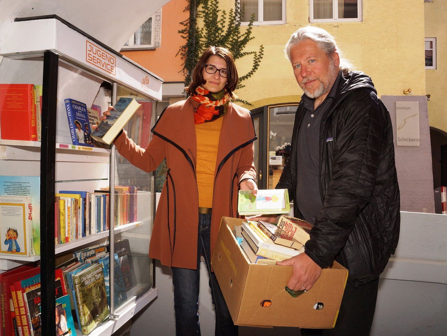 Der offene Bücherschrank wird vorübergehend im Rathaus aufgestellt. Der offene Bücherschrank wird vorübergehend im Rathaus aufgestellt.