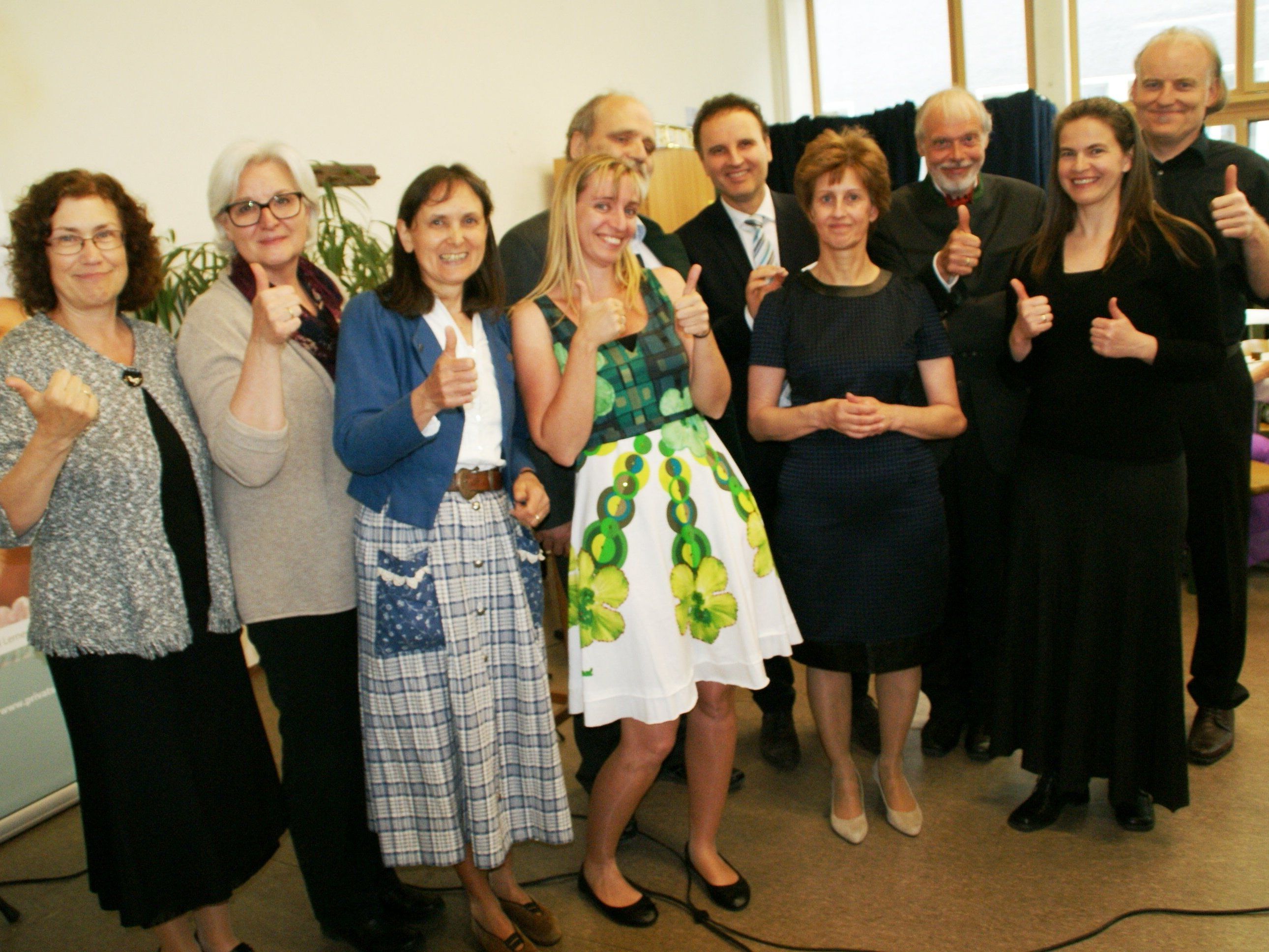 Auch alle Ehemaligen Lehrer waren zur Feier gekommen Auch alle Ehemaligen Lehrer waren zur Feier gekommen