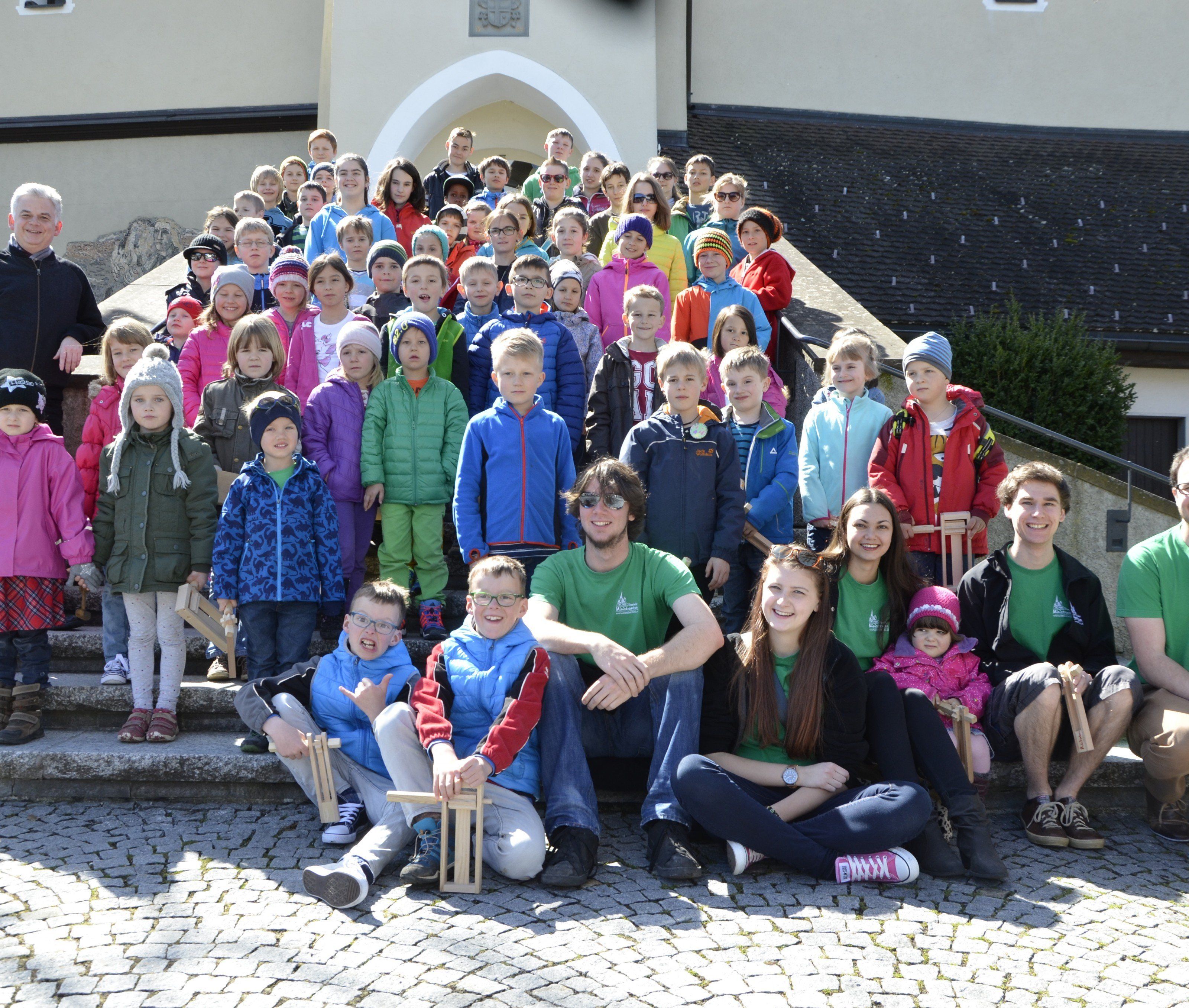 Über 50 Kinder und Jugendliche pflegten beim Rankler Ratschenumzug die Tradition. Über 50 Kinder und Jugendliche pflegten beim Rankler Ratschenumzug die Tradition.