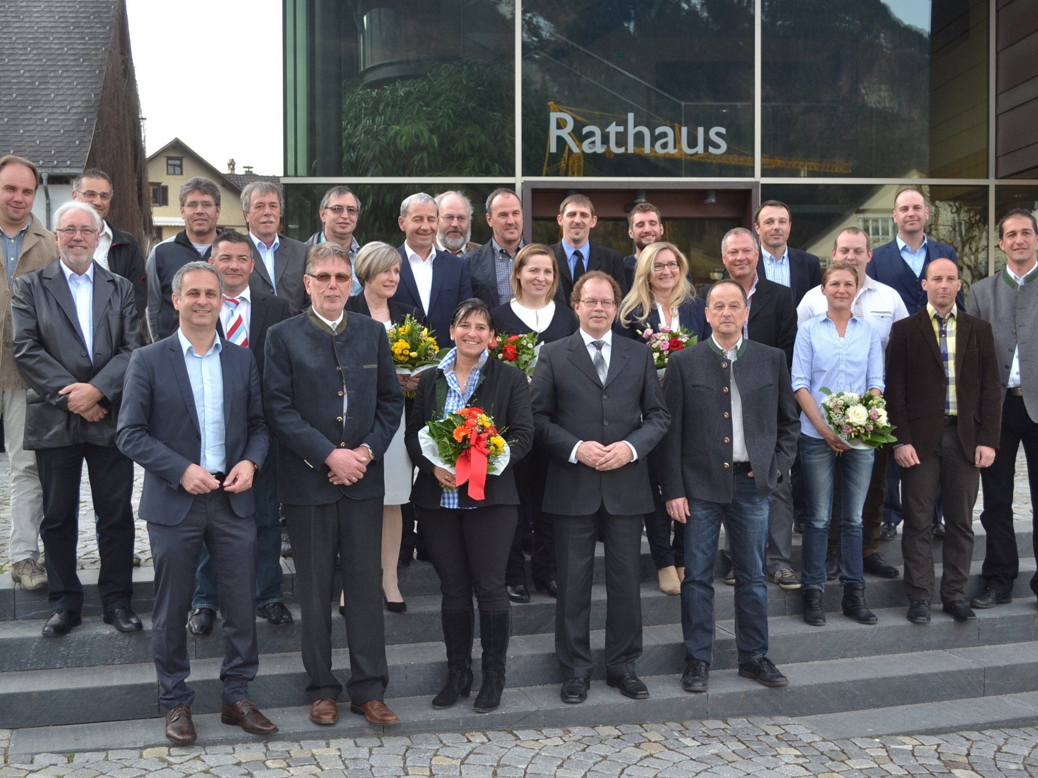 Gruppenfoto im Anschluss an die Sitzung. Gruppenfoto im Anschluss an die Sitzung.