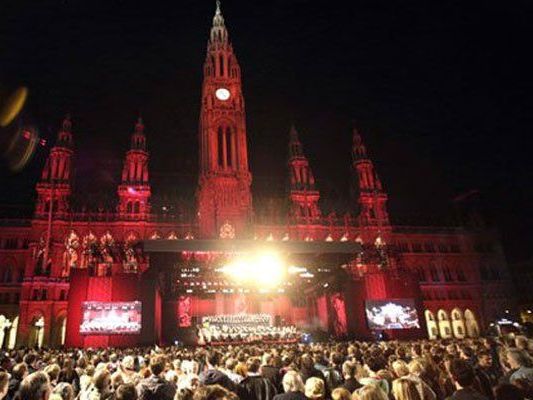 Im Eurovision Village am Wiener Rathausplatz findet eins der größten Public Viewings statt