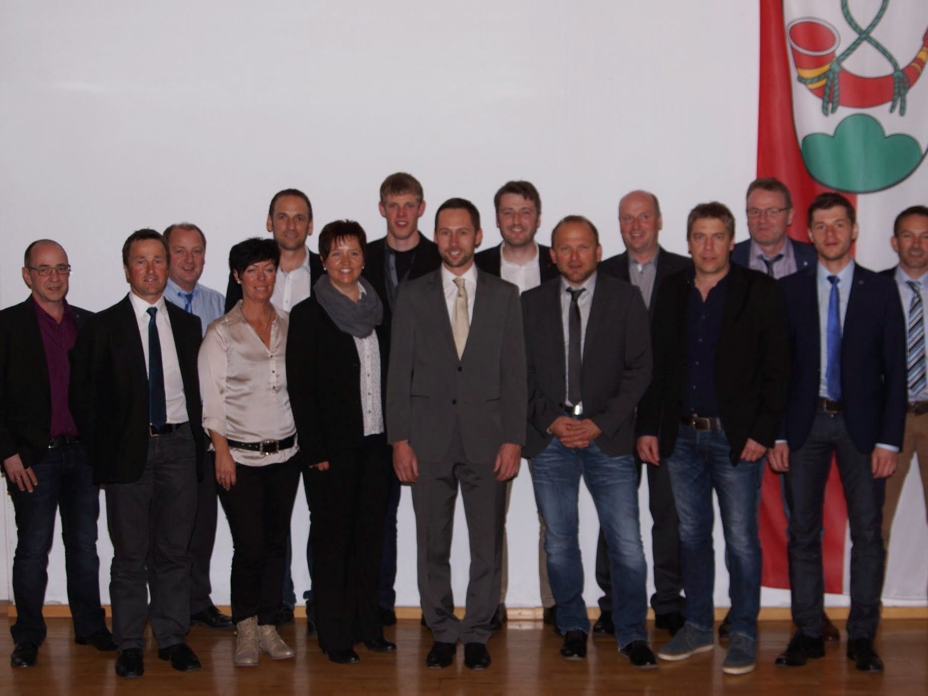Die neue Riefensberger Gemeindevertretung mit Bürgermeister Ulrich Schmelzenbach (Bildmitte). Die neue Riefensberger Gemeindevertretung mit Bürgermeister Ulrich Schmelzenbach (Bildmitte).