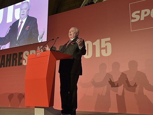 Häupl bei der SPÖ-Feier, bei der er die "22 Stunden"-Aussage tätigte Häupl bei der SPÖ-Feier, bei der er die "22 Stunden"-Aussage tätigte