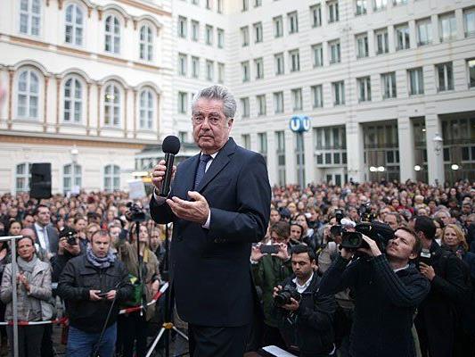 Bundespräsident Heinz Fischer am Montag bei der "Stillen Kundgebung" am Minoritenplatz