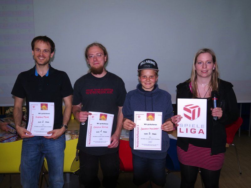 Die ersten drei der insgesamt 24 Turnierteilnehmer beim Omicron Player`s Club-Siedler-Turnier. Die ersten drei der insgesamt 24 Turnierteilnehmer beim Omicron Player`s Club-Siedler-Turnier.