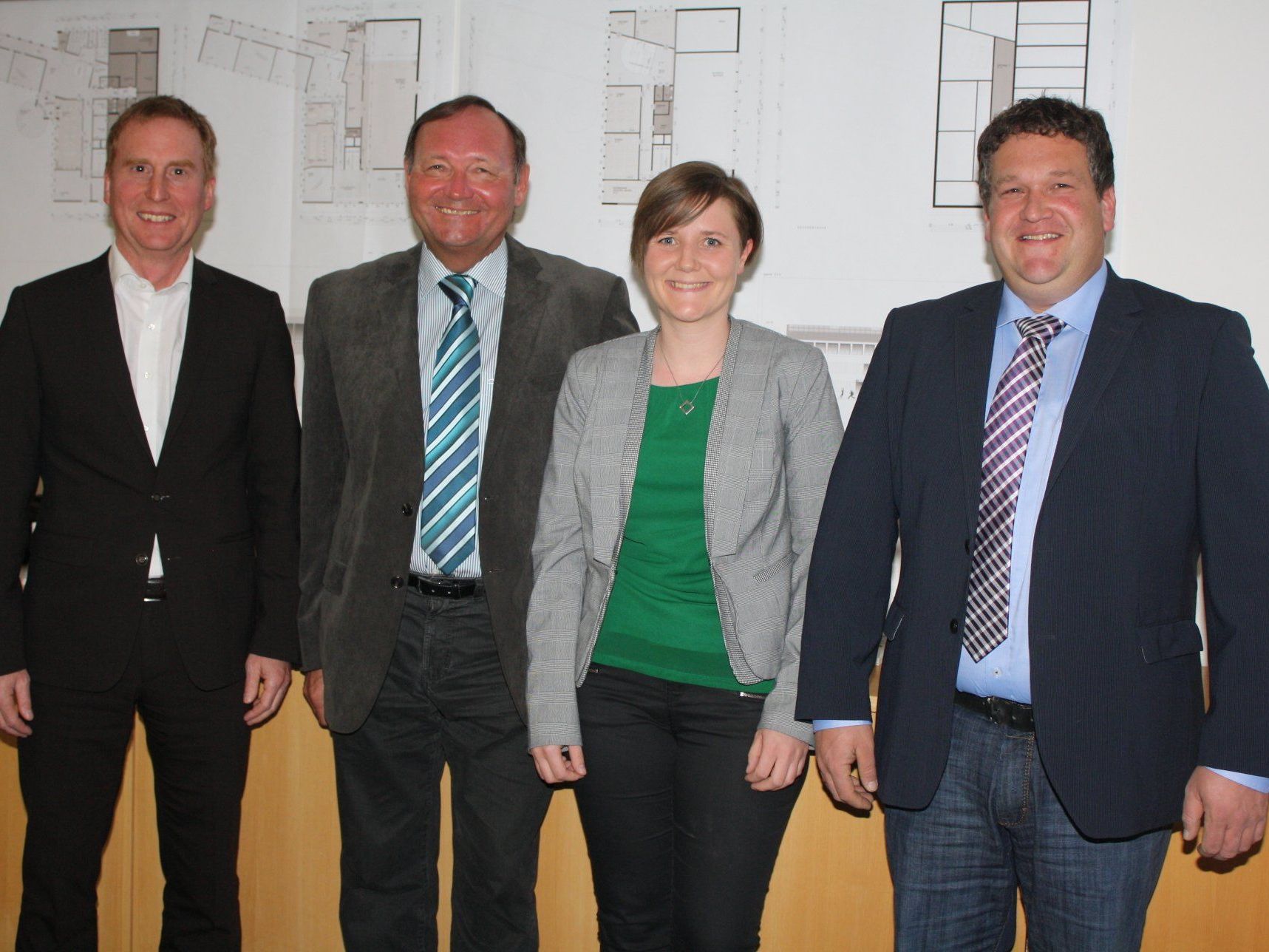 Gemeindevorstand: Bgm. Kurt Krottenhammer, Vizebgm. Albrecht Fuchs, Anita Fuchs und Christian Nußbaumer. Gemeindevorstand: Bgm. Kurt Krottenhammer, Vizebgm. Albrecht Fuchs, Anita Fuchs und Christian Nußbaumer.