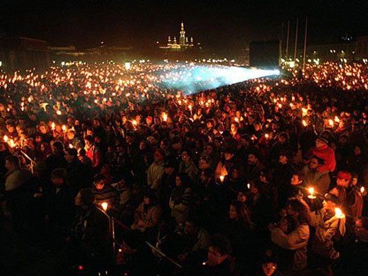 Tausende Teilnehmer beim Lichtermeer 1993.