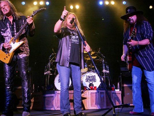 40 Jahre nach "Sweet Home Alabama" sind Lynyrd Skynyrd live immer noch äußerst lebendig. Hier bei einem Auftritt in Nashville 40 Jahre nach "Sweet Home Alabama" sind Lynyrd Skynyrd live immer noch äußerst lebendig. Hier bei einem Auftritt in Nashville