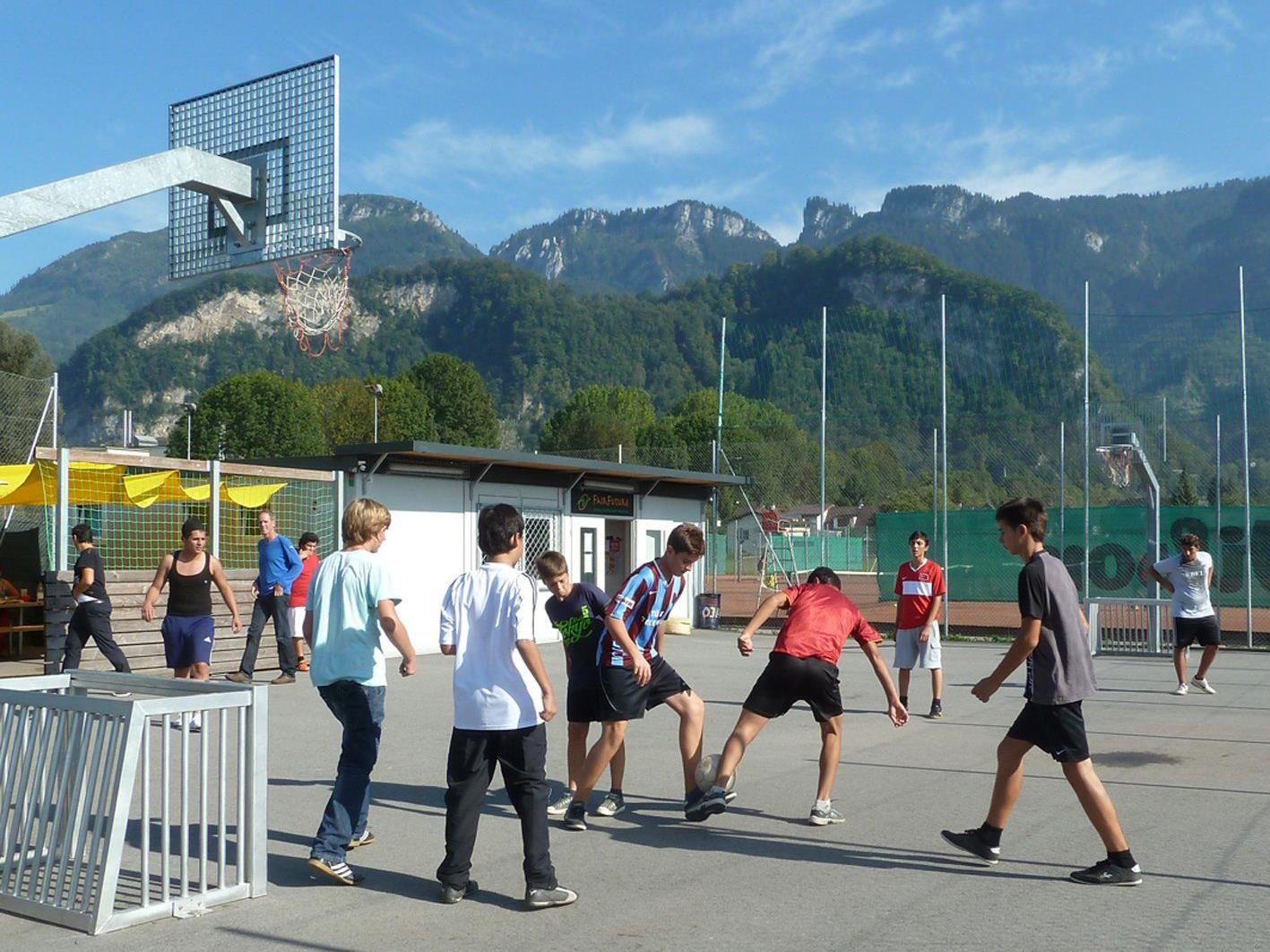 Der Sportplatz beim Jugendhaus „Fair Future“ im Herrenried hat wieder geöffnet.