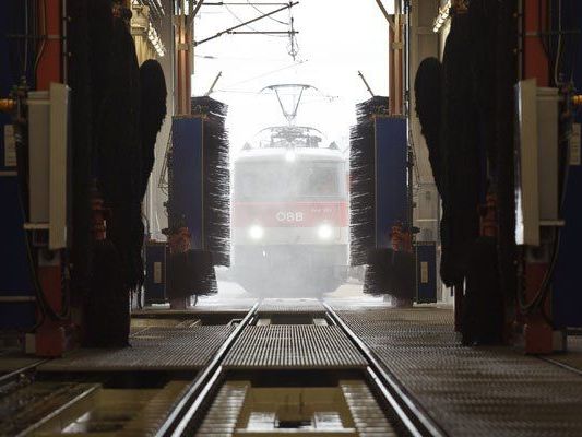 Die umweltfreundliche Zugwaschanlage der ÖBB. Die umweltfreundliche Zugwaschanlage der ÖBB.