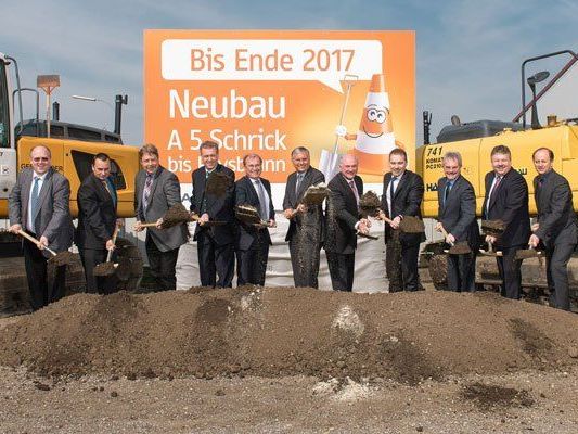 2017 soll der neue Autobahnabschnitt eröffnet werden. 2017 soll der neue Autobahnabschnitt eröffnet werden.