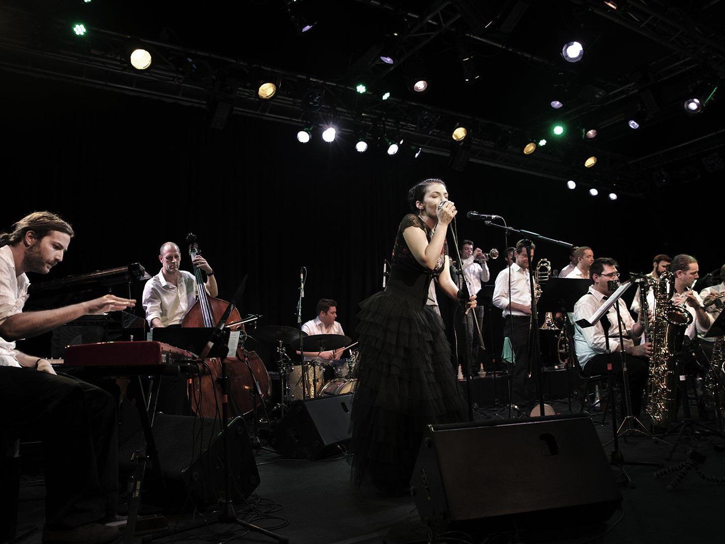 Fatima Spar gibt gemeinsam mit dem Jazzorchester Vorarlberg am Freitag, den 1. Mai ein Konzert.