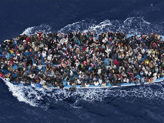 950 Flüchtlinge hatten sich an Bord befunden.