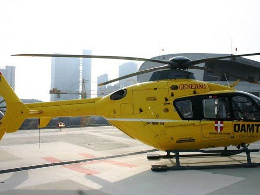 Mit dem Rettungshubschrauber wurde einer der Verletzten ins Spital gebracht.