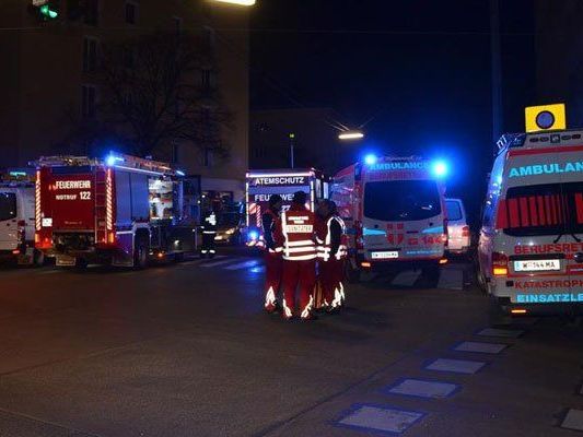 Mehrfach musste die Feuerwehr in die Troststraße ausrücken. Mehrfach musste die Feuerwehr in die Troststraße ausrücken.