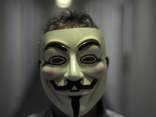 Solche Masken hatten die mutmaßlichen Einbrecher bei sich. Solche Masken hatten die mutmaßlichen Einbrecher bei sich.