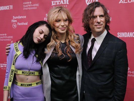 Frances Bean Cobain, Courtney Love und Regisseur Brett Morgen bei der Premiere des Films.