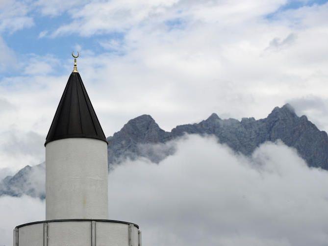 Das Minarett der Moschee des türkischen Kulturvereins Atip in Saalfelden im Pinzgau