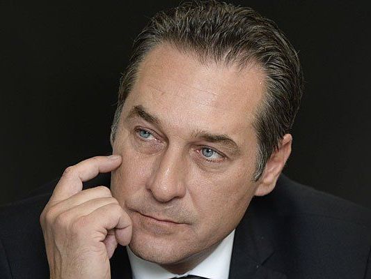 Heinz-Christian Strache ist ein Gegner des Rauchverbots Heinz-Christian Strache ist ein Gegner des Rauchverbots