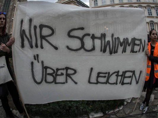 Spontandemo bei Gedenkveranstaltung von Polizei aufgelöst Spontandemo bei Gedenkveranstaltung von Polizei aufgelöst