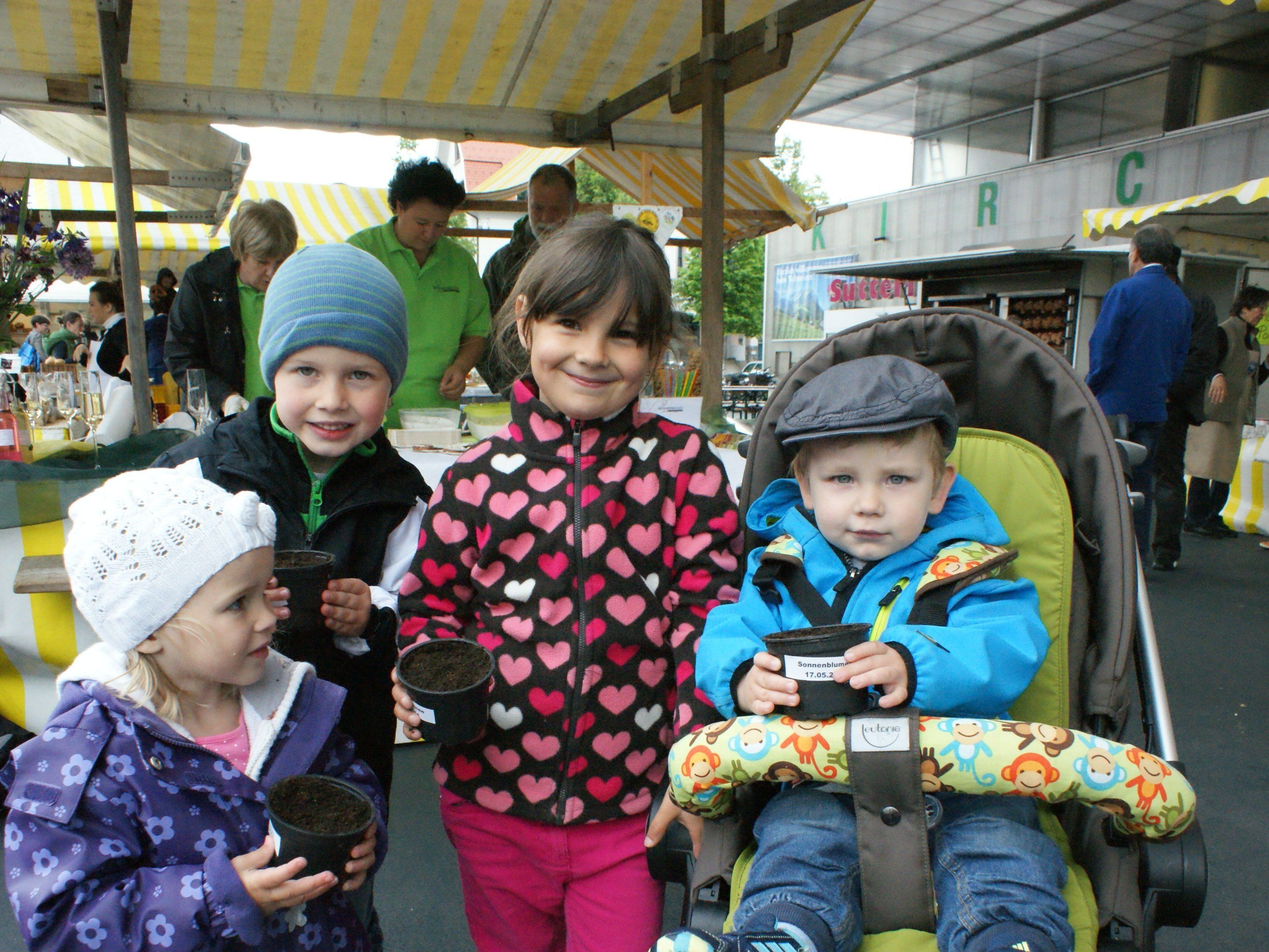DIe Kinder können am kommenden Markt-Samstag Sonnenblumen säen DIe Kinder können am kommenden Markt-Samstag Sonnenblumen säen