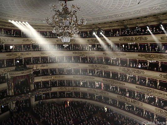 Hauptrollen übernehmen Anna Netrebko, Francesco Meli und Carlos Alvarez