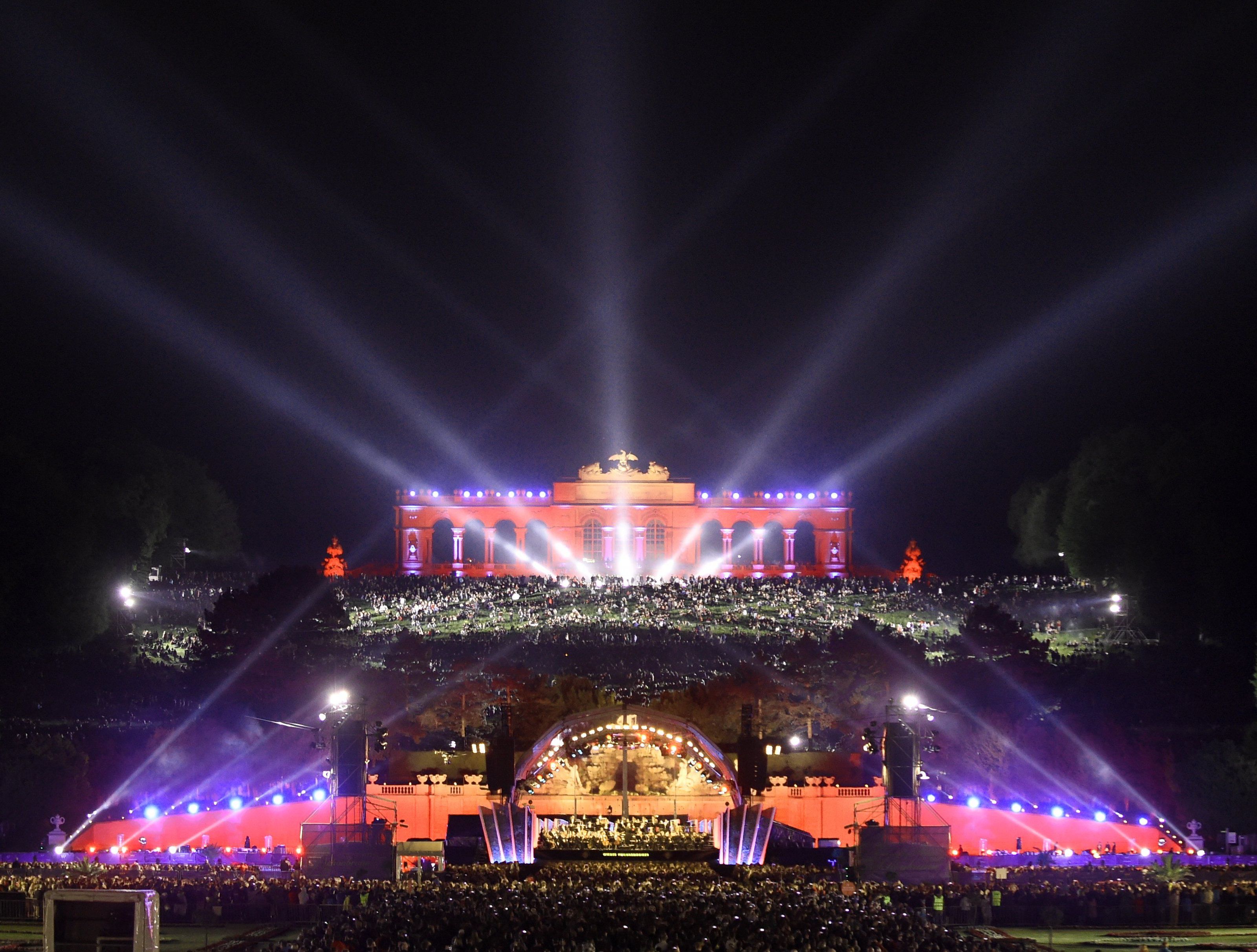 Die pompöse Eröffnung der Wiener Festwochen mit dem Sommernachtskonzert.