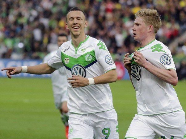 Wolfsburger Jubel über den Pokal-Erfolg gegen Dortmund. Wolfsburger Jubel über den Pokal-Erfolg gegen Dortmund.