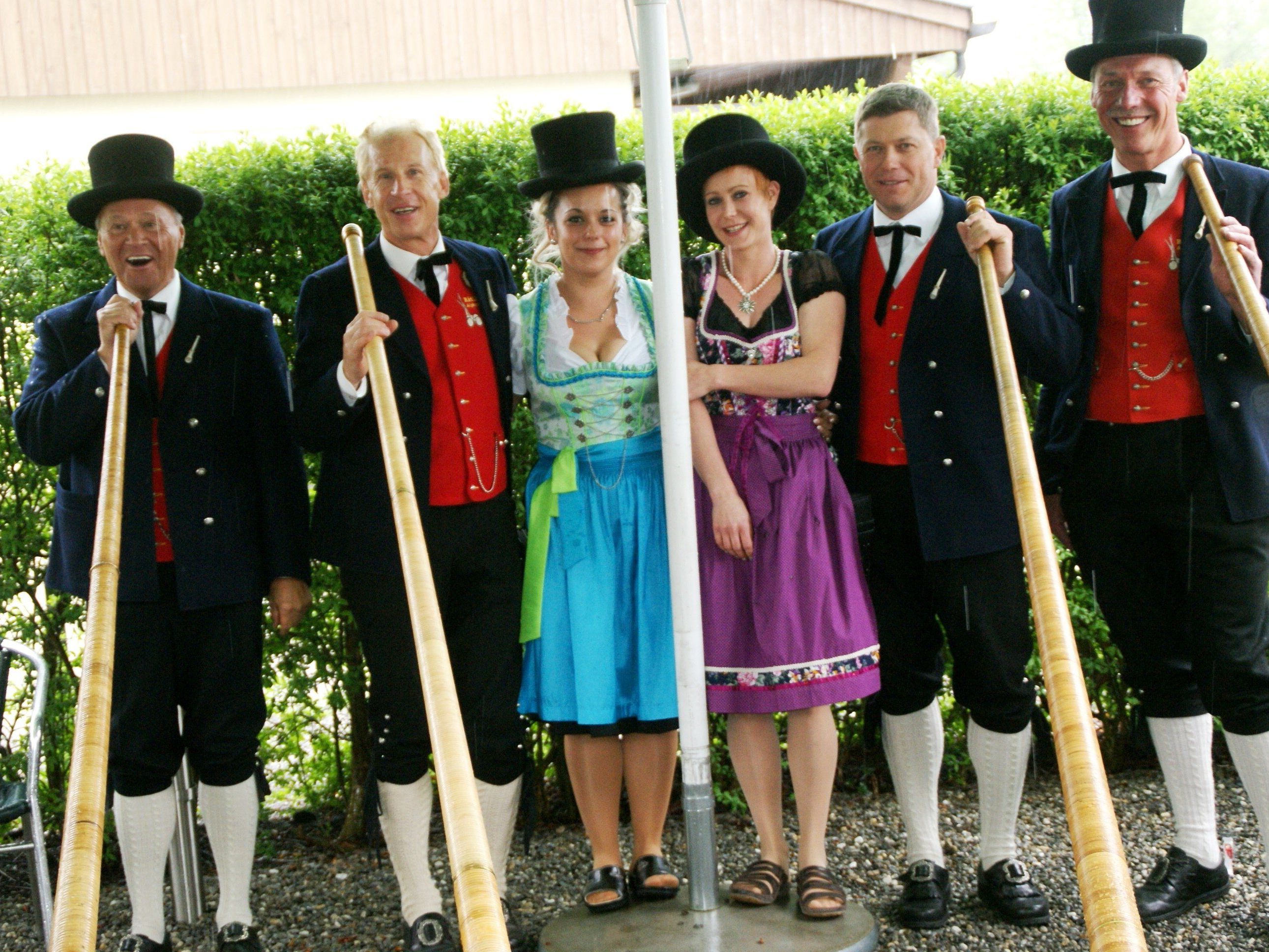 Mit Alphorn und HGH wurde in den Mai gefeiert Mit Alphorn und HGH wurde in den Mai gefeiert