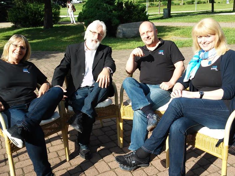 Das Ogablick-Team mit dem Look-alike von Oskarpreisträger Haneke (2. v. l.) reiste nach Kärnten. Das Ogablick-Team mit dem Look-alike von Oskarpreisträger Haneke (2. v. l.) reiste nach Kärnten.