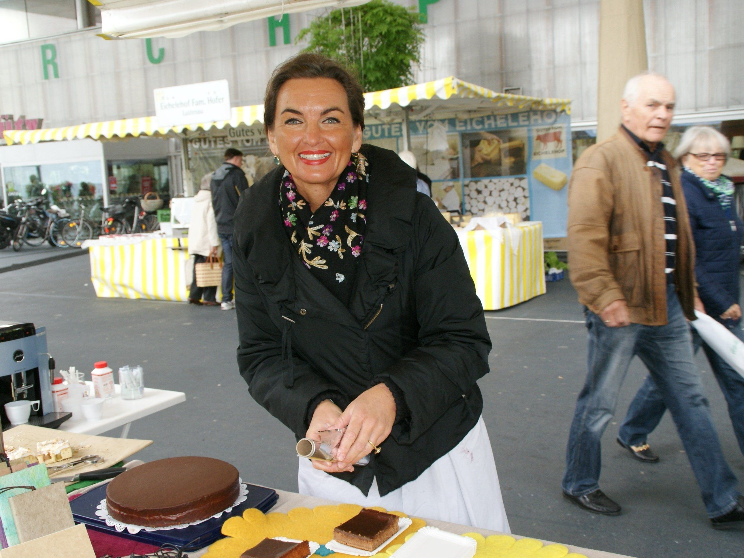 Helga Hagen-Weinzetl sammelt Spenden für Nepal! Helga Hagen-Weinzetl sammelt Spenden für Nepal!